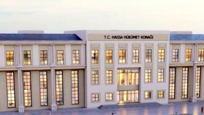 Hatay’da 6 Şubat depreminin ardından hasar gören Hassa ilçesinde bulunan