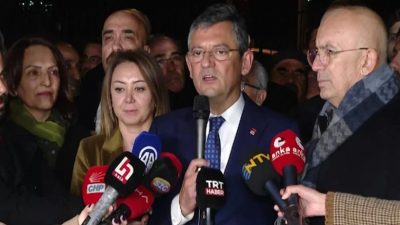 CHP Genel Başkanı Özgür Özel, Adalet Nöbeti’ne destek ziyaretinde bulundu.