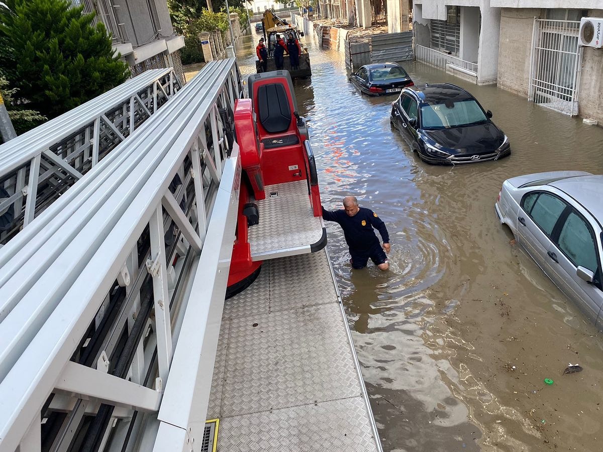 Mahsur kalan onlarca kişi kurtarıldı