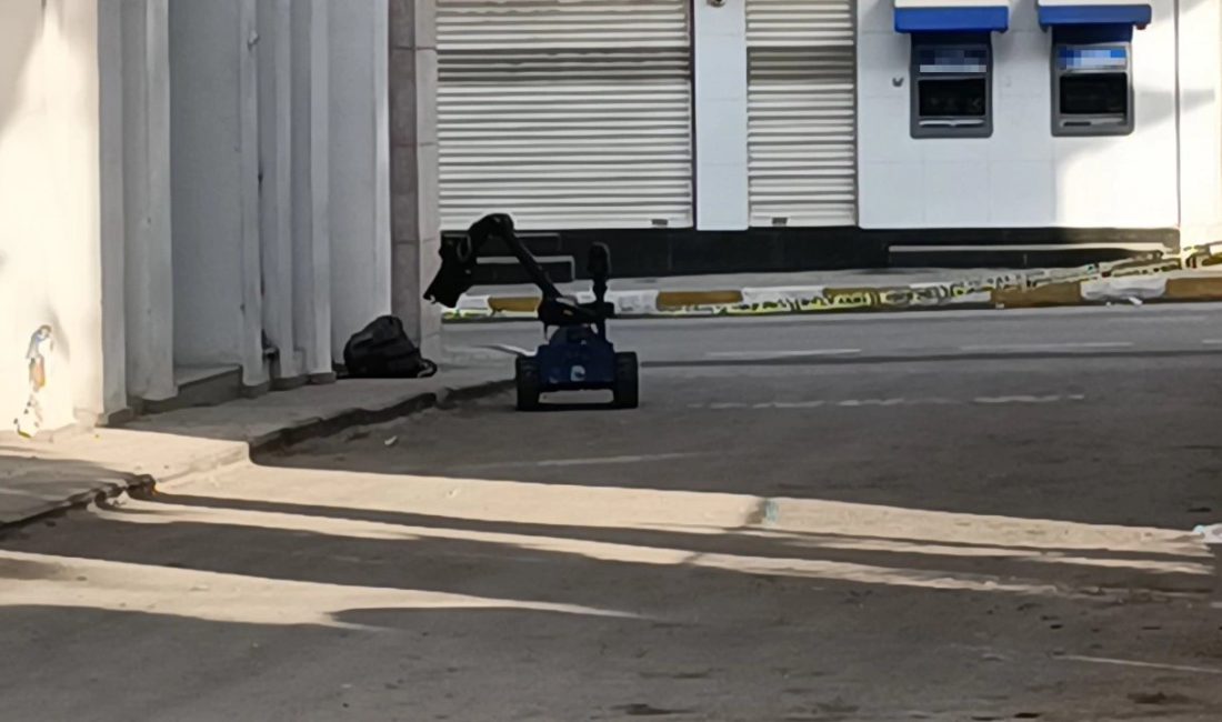 Hatay’ın Reyhanlı ilçesinde, bir şüpheli sırt çantası, bomba imha robotu