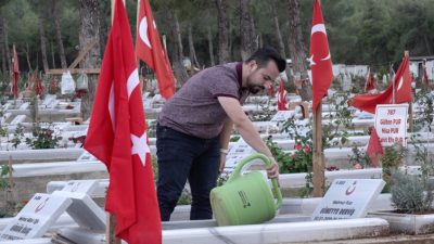 Geçen yıl Öğretmenler Günü’nü kutlayan 117 öğrencisinden 92’sini “Asrın felaketi”