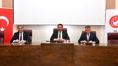 Dün Hatay’ın Reyhanlı ilçesinde seçilmiş muhtarlar teker teker söz alarak