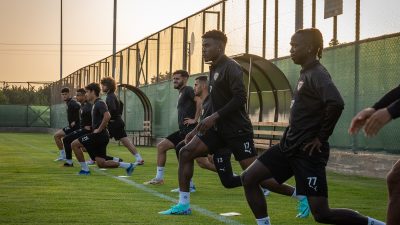 Bordo-beyazlılar, Mersin’in Erdemli ilçesinde belediyenin yaptığı tesislere yerleşerek konaklama ve