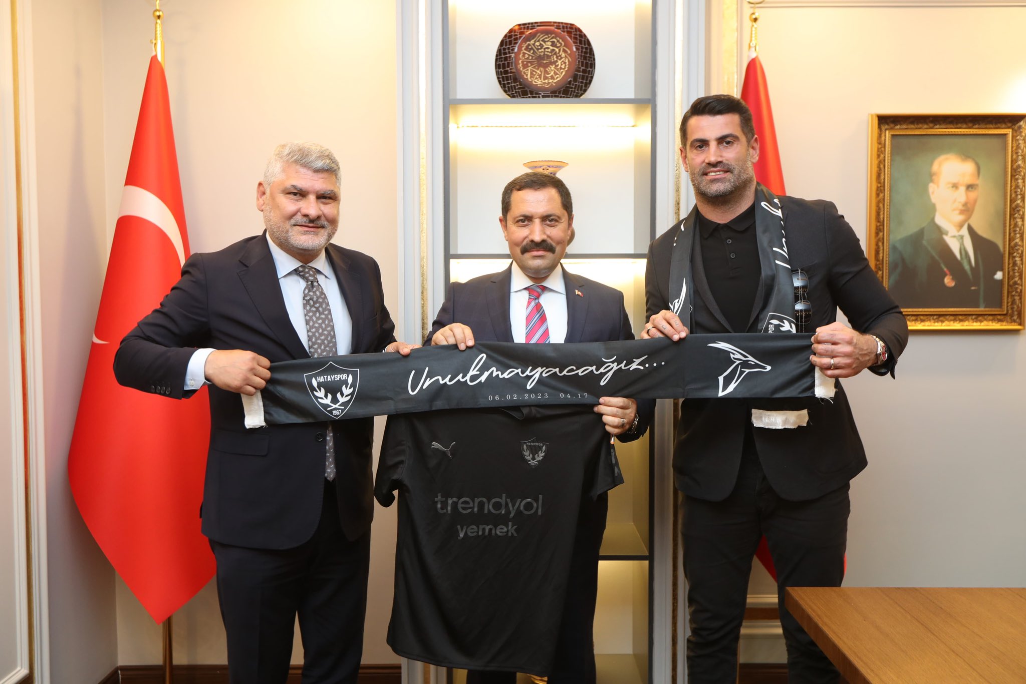 Vali Masatlı Hatayspor yönetimi ile buluştu