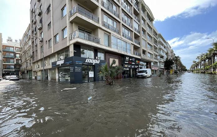 Hatay’da şiddetli fırtına ve