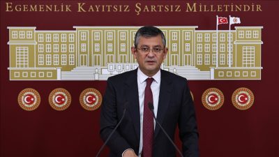 CHP olağan kurultayında konuşan Genel Başkan Adayı Özel, konuşmasına salonu
