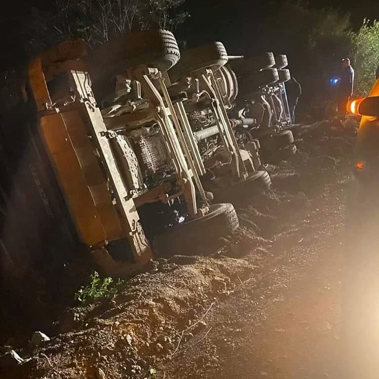 Hatay’da beton mikseri devrildi