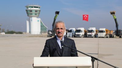 Ulaştırma ve Altyapı Bakanı Abdulkadir Uraloğlu, Hatay Havalimanı'na ilişkin, "3