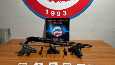 Hatay’ın İskenderun ilçesinde gerçekleştirilen asayiş uygulamasında çok sayıda silah, mühimmat