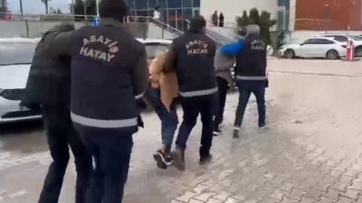 Hatay’ın İskenderun ilçesinde gözaltına alınan 4 hırsızlık şüphelisinden 3’ü tutuklandı.
