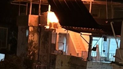 Hatay’ın Samandağ ilçesinde bir evin klima ünitesinde çıkan yangın korkuya