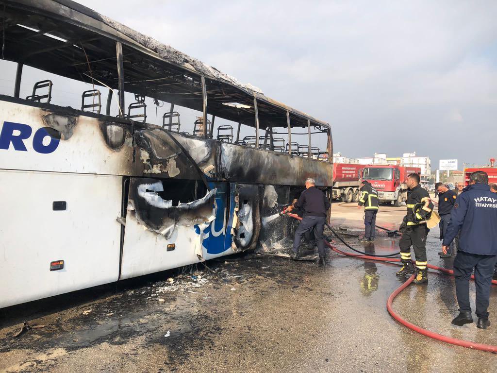 HBB yanan Metro Turizm otobüsünü söndürdü