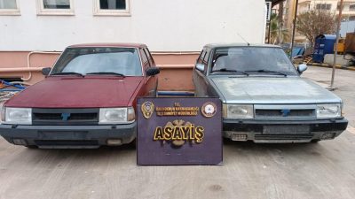 Hatay’ın İskenderun ilçesinde çalınan 2 otomobil polis ekiplerince bulunurken, olayla