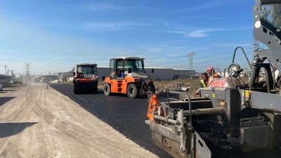 Hatay Büyükşehir Belediyesi ulaşım kolaylığı için yol yapım çalışmalarına devam