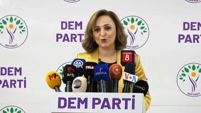 DEM Parti Genel Merkezi’nde basın toplantısı düzenleyen parti sözcüsü Ayşegül