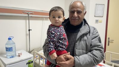 Hatay'da akciğerine karpuz çekirdeği kaçan 8 aylık Mercan Uçar, hastanede