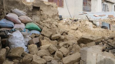 Hatay'da şiddetli yağış sonrası tek katlı metruk kerpiç ev çöktü.