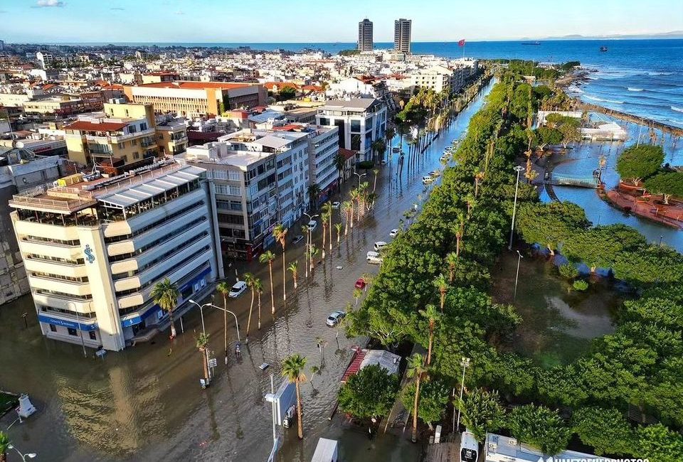 İskenderun sahili ile arka