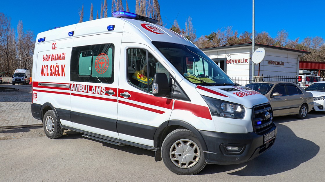 Sağlık Bakanı Fahrettin Koca, bu yıl 112 kara ambulansları ile