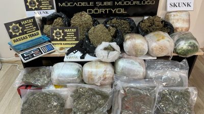 Hatay’da uyuşturucu operasyonunda gözaltına alınan 3 şüpheli tutuklandı. İl Emniyet