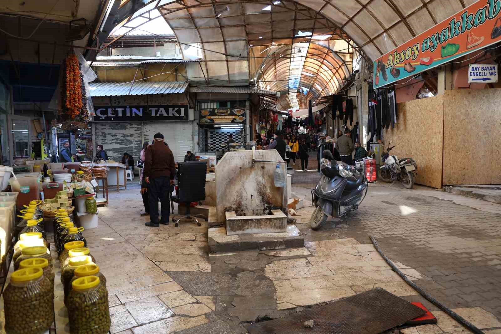 Uzun Çarşı eski günlerini özlüyor