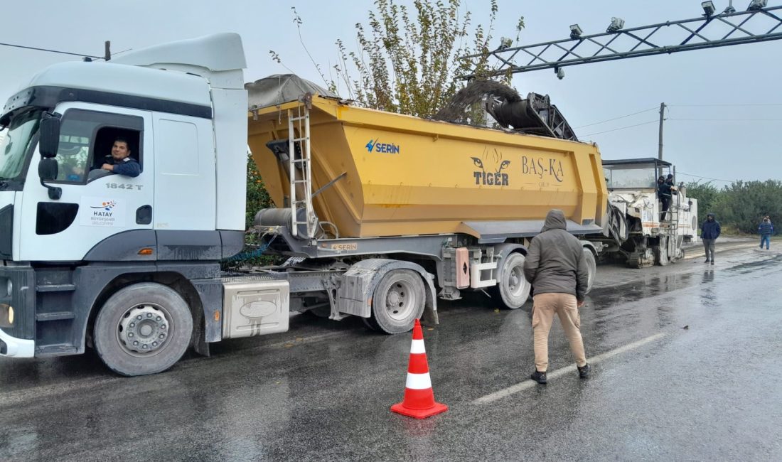 Hatay Büyükşehir Belediyesi ekipleri,