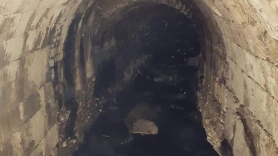 Hatay’ın Antakya ilçesi Kurtuluş Caddesi’nde depremden zarar gören tarihi ve