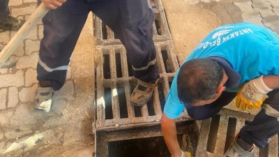 Antakya Belediyesi Temizlik İşleri Müdürlüğü ekiplerinin şehir genelinde yürüttüğü çalışmalar