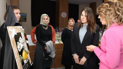 Hatay Valisi Mustafa Masatlı’nın Eşi Esra Masatlı, Filistin Sergisi’ne Katıldı.