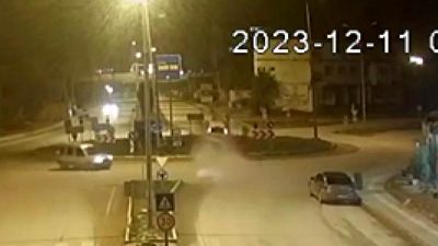 Hatay’ın Hassa ilçesinde meydana gelen trafik kazası güvenlik kameralarına yansıdı.