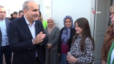 Hatay’ın Kırıkhan ilçesinde Arnavutköy Belediyesi tarafından kurulan konteyner kentte gelin