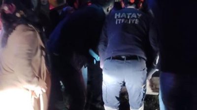 Dörtyol otobanında yaşanan kazada 4 kişi yaralandı. Yaralılardan biri araçta