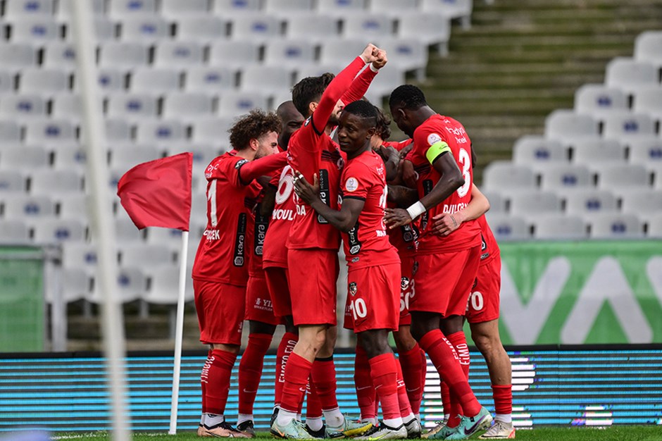 Gaziantep 3 puanı 3 golle aldı 