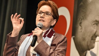 İYİ Parti Genel Başkanı Meral Akşener, Trabzon Teşkilat Buluşması’nda partililerle