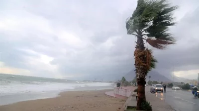 Hatay Valiliği meteorolojik bir duyuru yaparak Hatay'ın kıyı kesimlerinde fırtınaya
