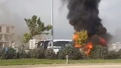 Hatay’da yolcu otobüsü alev alev yandı