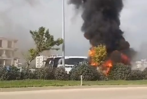 Hatay’da yolcu otobüsü alev alev yandı