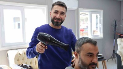 Türk Kızılay'ın desteği ile iş yeri sahibi olan berber, hayata umutla