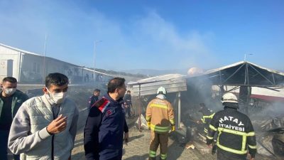Hatay’ın Defne ilçesinde bulunan Doğa Koleji’nin arkasındaki Prefabrik Kent’te meydana