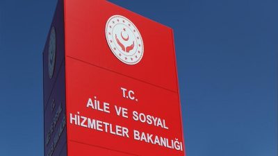 Aile ve Sosyal Hizmetler Bakanı Mahinur Özdemir Göktaş, evlerinde bakılan