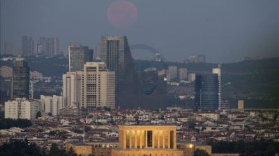 Ekonomik kriz ve hayat pahalılığı  üniversite tercihlerini de etkiledi. YÖK
