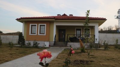 Depremin vurduğu Hatay’da evleri teslim edilen Babatorun Mahallesi sakinleri yeni