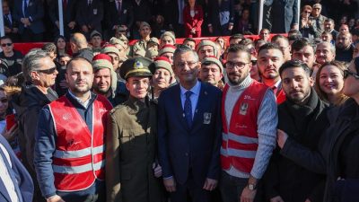 Cumhuriyet Halk Partisi Genel Başkanı Özgür Özel, İzmir’de Devrim Şehidi
