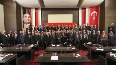 Cumhuriyet Halk Partisi Genel Başkanı Özgür Özel, önceki dönem milletvekilleri