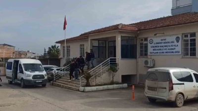 Hatay’da göçmen kaçakçılığından aranan 3 kişi yakalandı Hatay’da göçmen kaçakçılığı