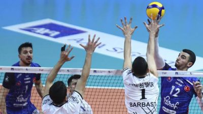 Voleybol AXA Sigorta Efeler Ligi'nin 11. haftasından ertelenen maçta Halkbank,