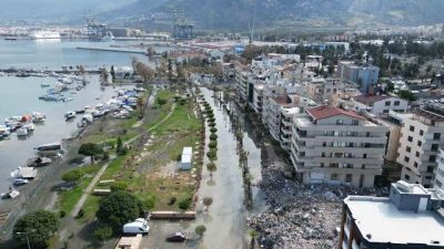 Hatay’ın İskenderun ilçesinde afetten zarar gören vatandaşların yardımları hesaplarına yatırıldı.