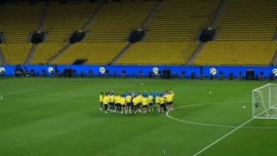 Galatasaray ve Fenerbahçe kamp yaptığı otelden ayrılmadı. Galatasaray ,Atatürk tişörtleriyle