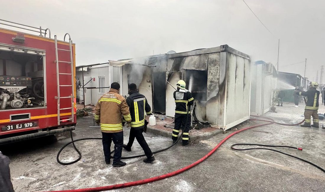 Antakya’da çadırlar ve  konteynerler