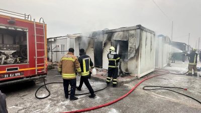 Antakya’da çadırlar ve  konteynerler de yangın çıktı. Kış mevsimi ile
